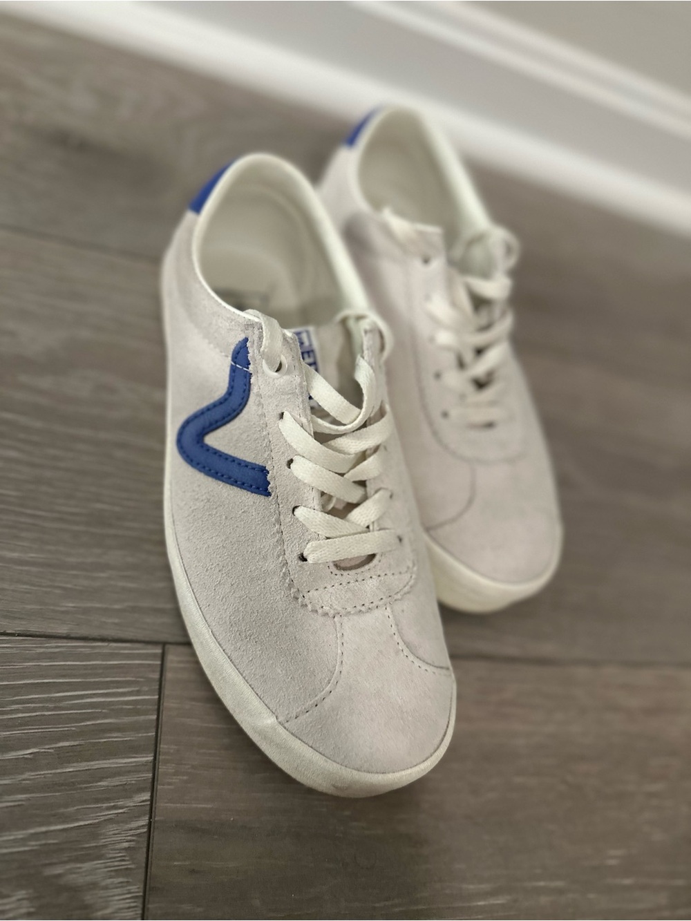 Woman’s VANS Low-Top Suede Sneakers in Off-White with Blue Accent